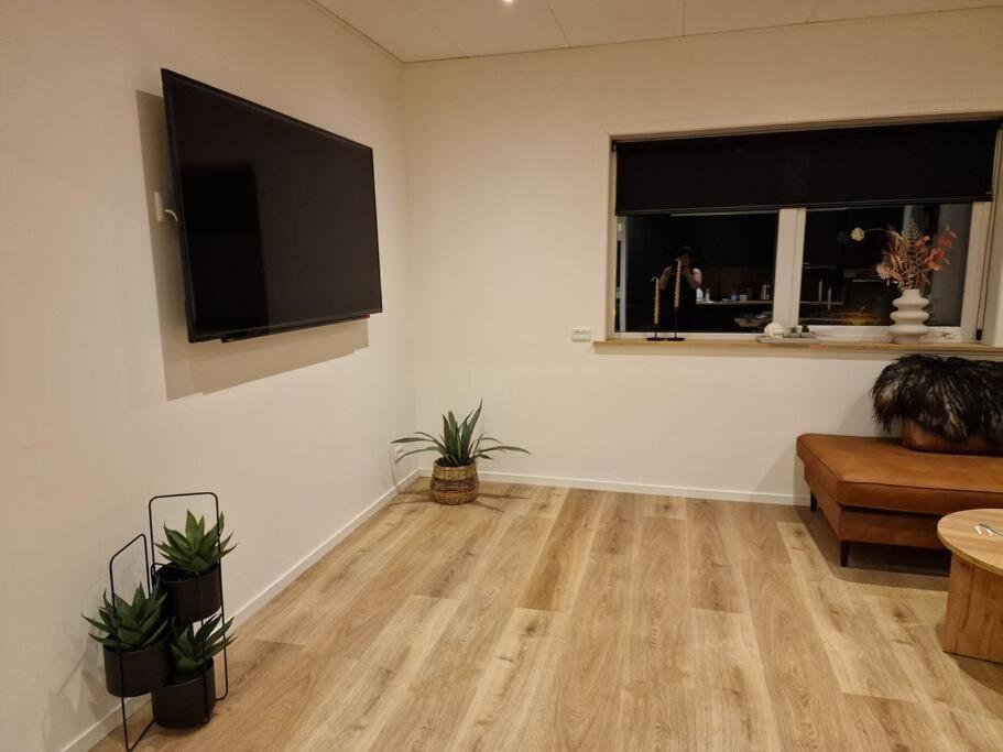 OyndarfjordurNew Flat With Hot Tub - No3公寓 外观 照片