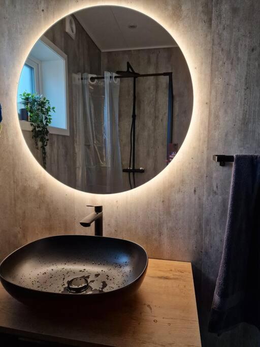 OyndarfjordurNew Flat With Hot Tub - No3公寓 外观 照片